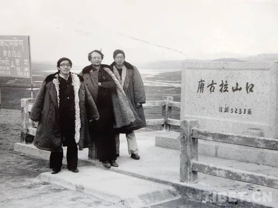 天路·慕生忠》：“敬慕”“写慕”到“书OG视讯【“两路”共铸 心向北京】《(图2)